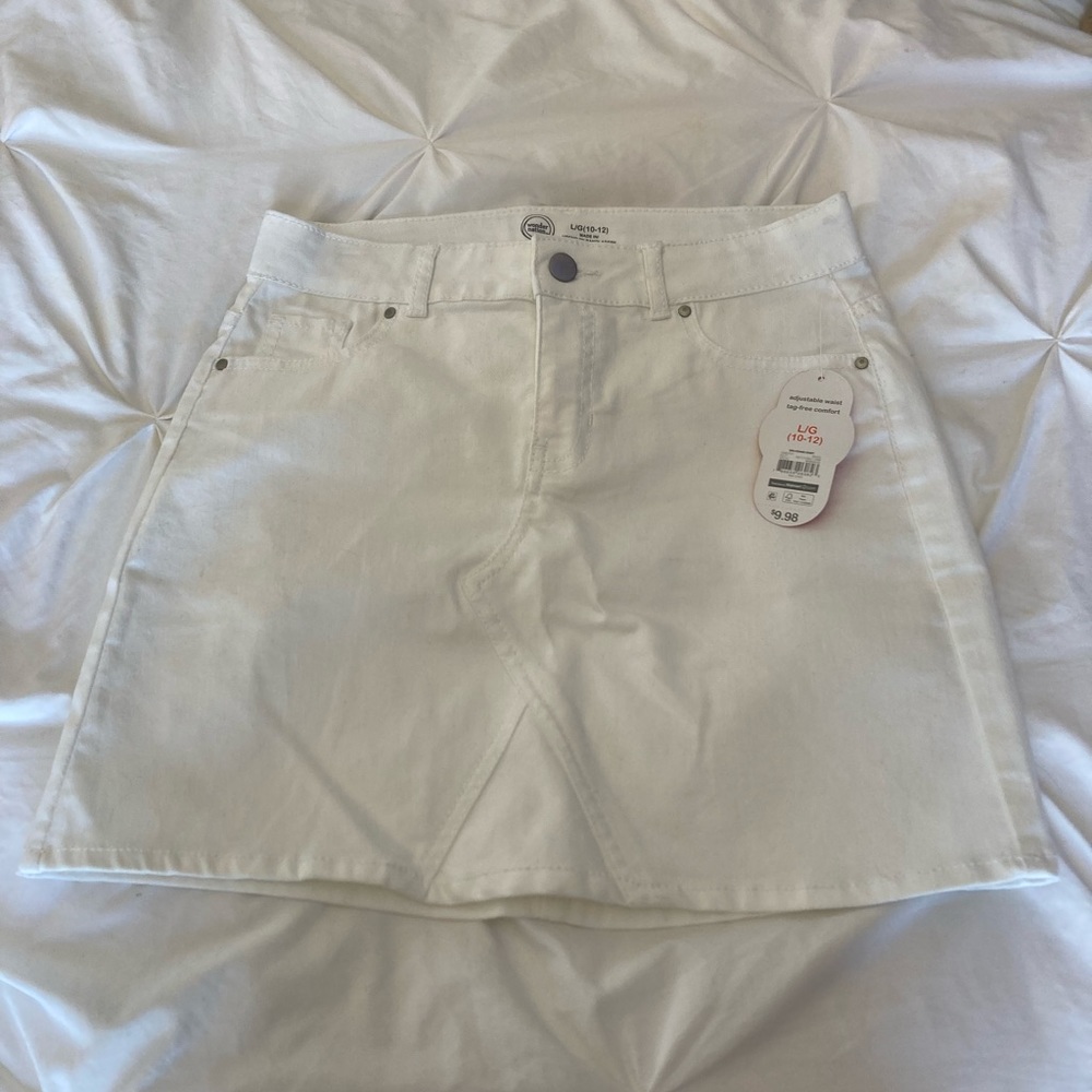 Kids size S white skirt